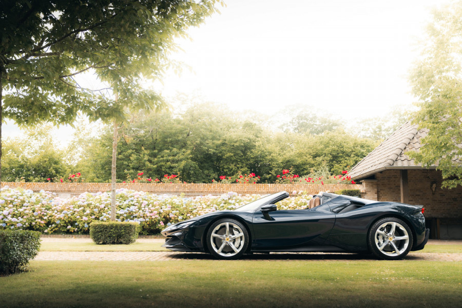Ferrari SF90 Spider 4.0 V8 | Blu Pozzi | Daytona Seats Cioccolato |
