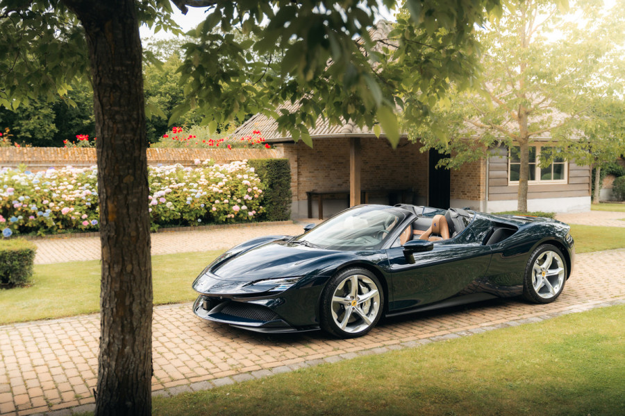 Ferrari SF90 Spider 4.0 V8 | Blu Pozzi | Daytona Seats Cioccolato |