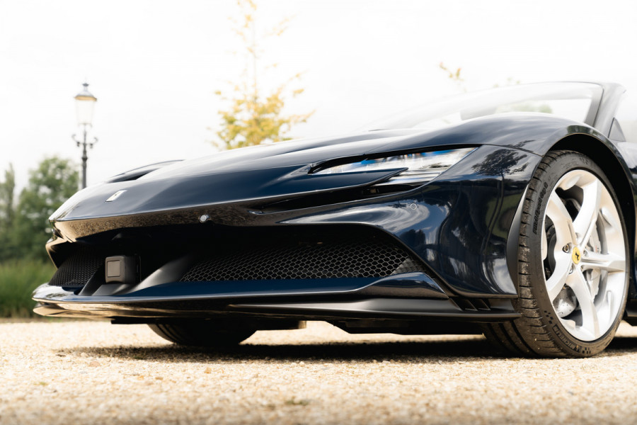 Ferrari SF90 Spider 4.0 V8 | Blu Pozzi | Daytona Seats Cioccolato |