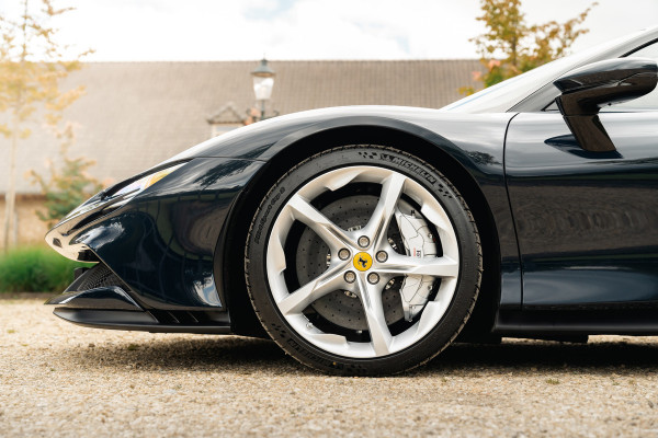 Ferrari SF90 Spider 4.0 V8 | Blu Pozzi | Daytona Seats Cioccolato |