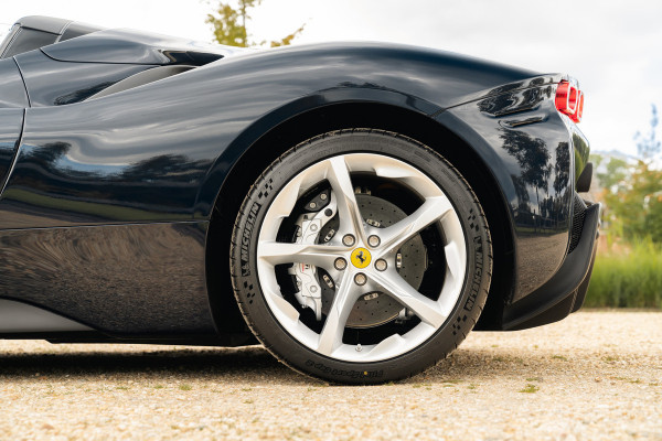 Ferrari SF90 Spider 4.0 V8 | Blu Pozzi | Daytona Seats Cioccolato |