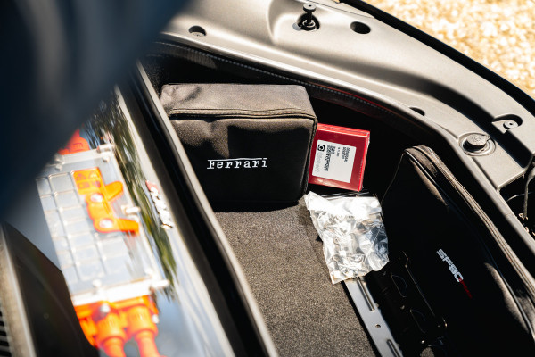Ferrari SF90 Spider 4.0 V8 | Blu Pozzi | Daytona Seats Cioccolato |