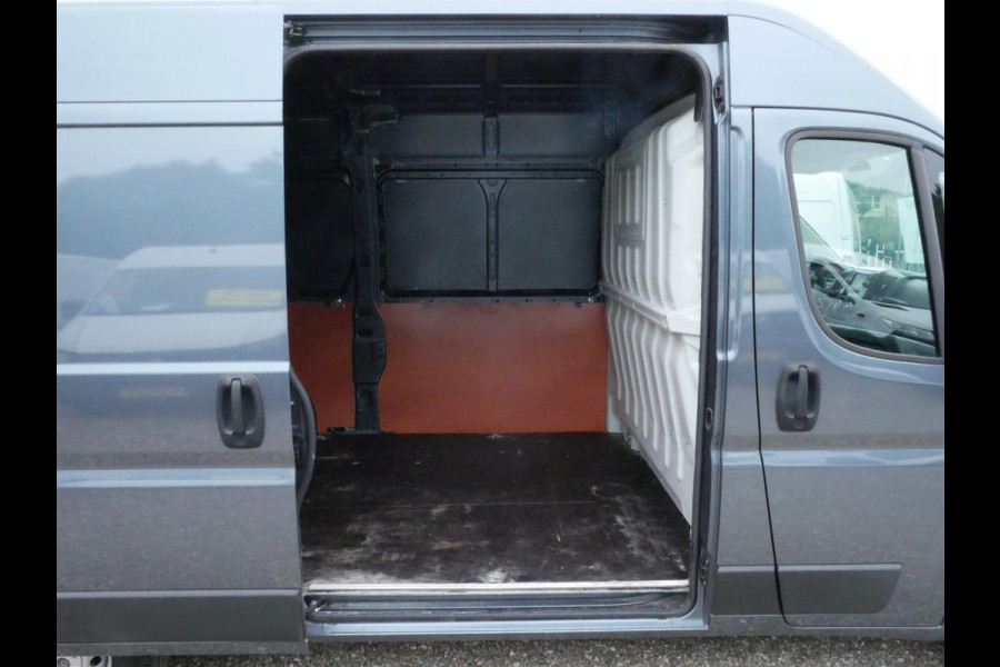 Peugeot Boxer 2.2 BlueHDi 120PK, L2H2, Airco