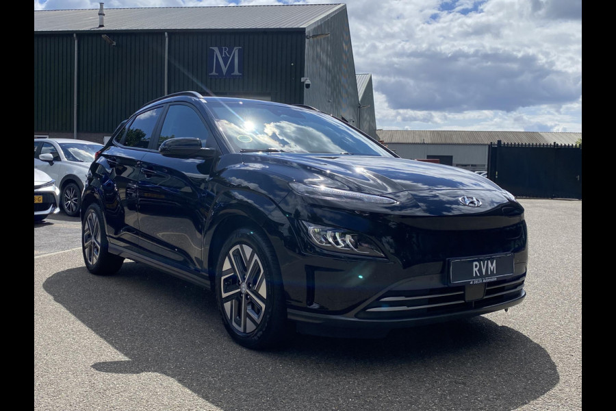 Hyundai Kona EV Fashion 64 kWh VAN: 29.900,- VOOR: 26.440,- UW HERFSTVOORDEEL: 3.460,- VOLLEDIGE FABR. GARANTIE t/m 03-2028 | KEYLESS ENTRY | CAMERA | STOELVERWARMING | WARMTEPOMP | 3 fase LADEN