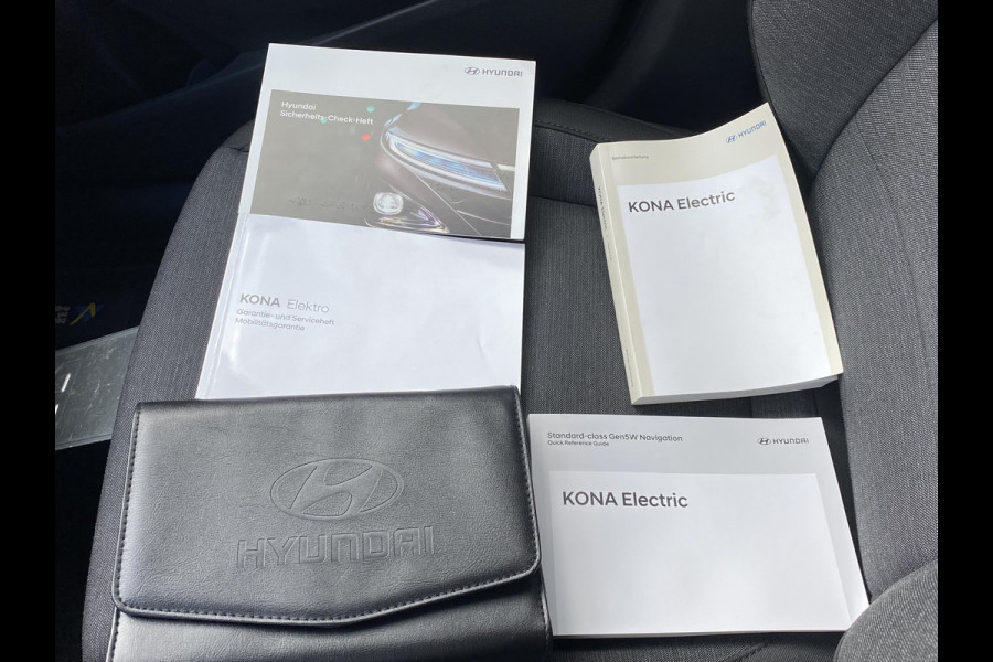 Hyundai Kona EV Fashion 64 kWh VAN: 29.900,- VOOR: 26.440,- UW HERFSTVOORDEEL: 3.460,- VOLLEDIGE FABR. GARANTIE t/m 03-2028 | KEYLESS ENTRY | CAMERA | STOELVERWARMING | WARMTEPOMP | 3 fase LADEN