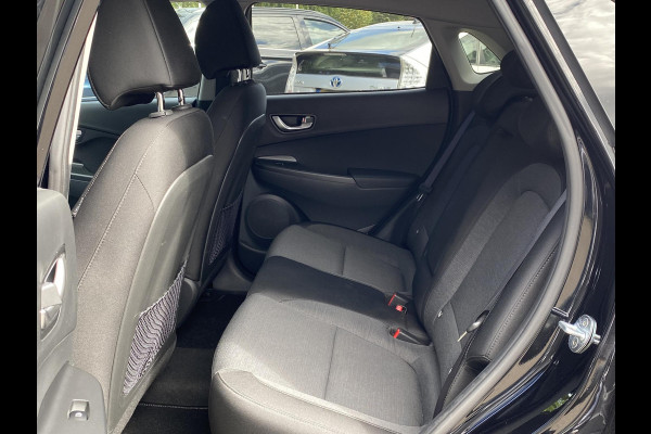 Hyundai Kona EV Fashion 64 kWh VAN: 29.900,- VOOR: 26.440,- UW HERFSTVOORDEEL: 3.460,- VOLLEDIGE FABR. GARANTIE t/m 03-2028 | KEYLESS ENTRY | CAMERA | STOELVERWARMING | WARMTEPOMP | 3 fase LADEN
