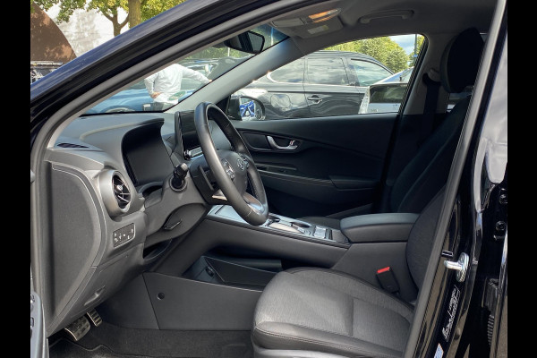 Hyundai Kona EV Fashion 64 kWh VAN: 29.900,- VOOR: 26.440,- UW HERFSTVOORDEEL: 3.460,- VOLLEDIGE FABR. GARANTIE t/m 03-2028 | KEYLESS ENTRY | CAMERA | STOELVERWARMING | WARMTEPOMP | 3 fase LADEN