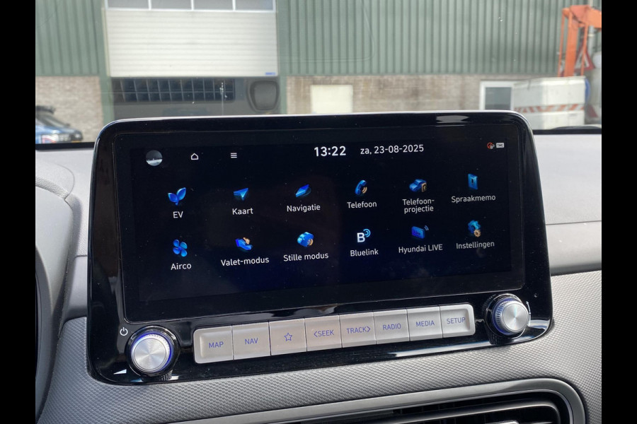 Hyundai Kona EV Fashion 64 kWh VAN: 29.900,- VOOR: 26.440,- UW HERFSTVOORDEEL: 3.460,- VOLLEDIGE FABR. GARANTIE t/m 03-2028 | KEYLESS ENTRY | CAMERA | STOELVERWARMING | WARMTEPOMP | 3 fase LADEN
