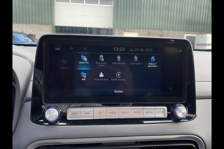 Hyundai Kona EV Fashion 64 kWh VAN: 29.900,- VOOR: 26.440,- UW HERFSTVOORDEEL: 3.460,- VOLLEDIGE FABR. GARANTIE t/m 03-2028 | KEYLESS ENTRY | CAMERA | STOELVERWARMING | WARMTEPOMP | 3 fase LADEN