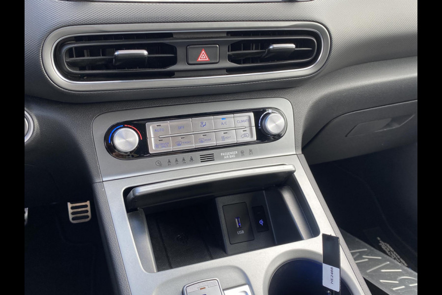 Hyundai Kona EV Fashion 64 kWh VAN: 29.900,- VOOR: 26.440,- UW HERFSTVOORDEEL: 3.460,- VOLLEDIGE FABR. GARANTIE t/m 03-2028 | KEYLESS ENTRY | CAMERA | STOELVERWARMING | WARMTEPOMP | 3 fase LADEN