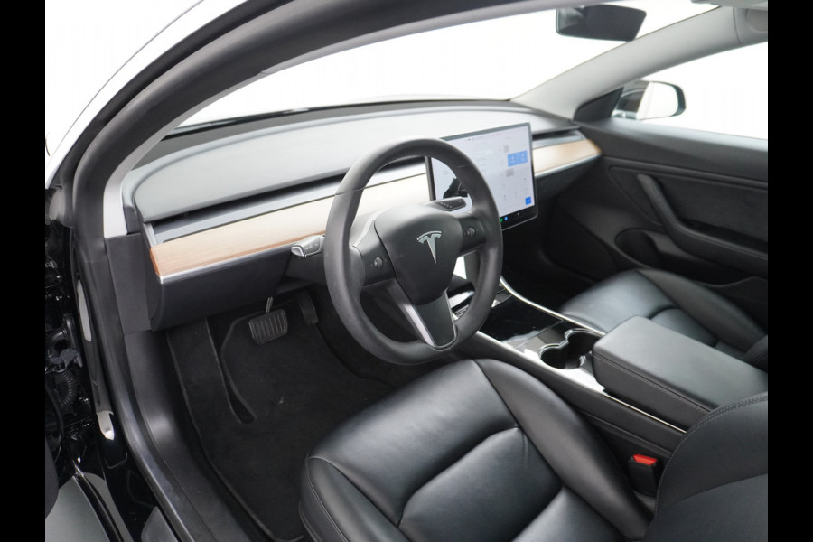 Tesla Model 3 Long Range AWD 75kWh 463PK SOH 99% 19"Lmv FSD-3 Computer Premium Audio AutoPilot Panoramadak Camera's Leer Adaptive-Cruise-Contr 4WD Stoel en achterbank verwarming Elektr.Stoelen+Memory+Easy-Entry WiFi Origineel Nederlandse Auto Garantie op Accu/Motor tot 22-04-2028/192.000km