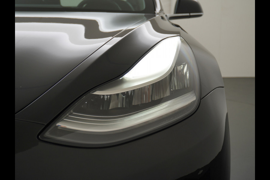 Tesla Model 3 Long Range AWD 75kWh 463PK SOH 99% 19"Lmv FSD-3 Computer Premium Audio AutoPilot Panoramadak Camera's Leer Adaptive-Cruise-Contr 4WD Stoel en achterbank verwarming Elektr.Stoelen+Memory+Easy-Entry WiFi Origineel Nederlandse Auto Garantie op Accu/Motor tot 22-04-2028/192.000km