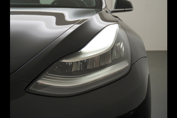 Tesla Model 3 Long Range AWD 75kWh 463PK SOH 99% 19"Lmv FSD-3 Computer Premium Audio AutoPilot Panoramadak Camera's Leer Adaptive-Cruise-Contr 4WD Stoel en achterbank verwarming Elektr.Stoelen+Memory+Easy-Entry WiFi Origineel Nederlandse Auto Garantie op Accu/Motor tot 22-04-2028/192.000km
