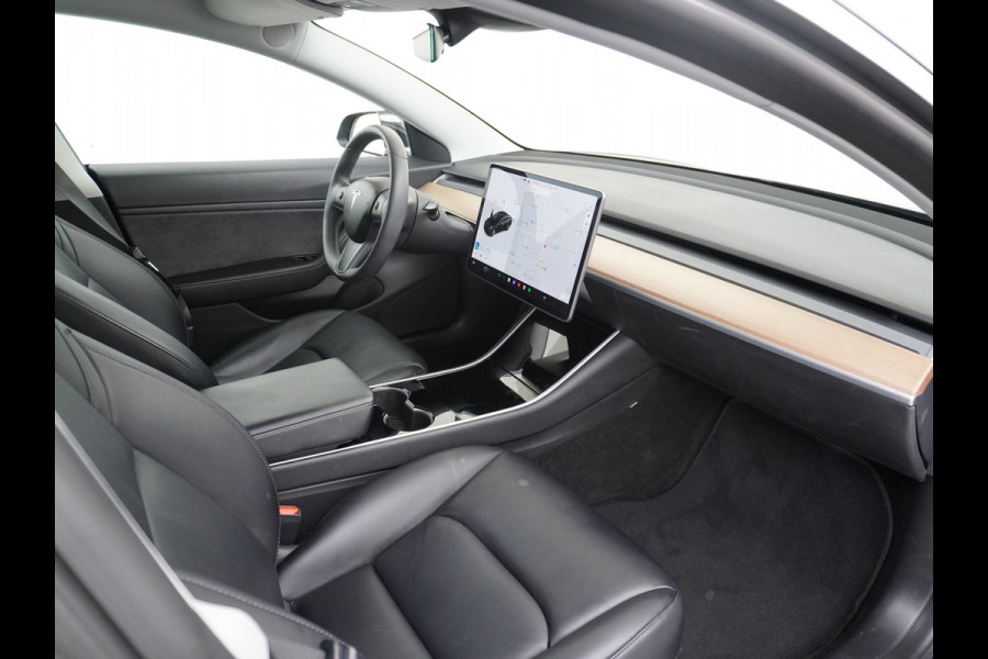 Tesla Model 3 Long Range AWD 75kWh 463PK SOH 99% 19"Lmv FSD-3 Computer Premium Audio AutoPilot Panoramadak Camera's Leer Adaptive-Cruise-Contr 4WD Stoel en achterbank verwarming Elektr.Stoelen+Memory+Easy-Entry WiFi Origineel Nederlandse Auto Garantie op Accu/Motor tot 22-04-2028/192.000km