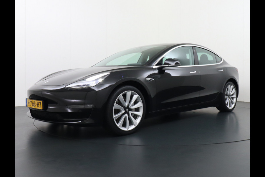 Tesla Model 3 Long Range AWD 75kWh 463PK SOH 99% 19"Lmv FSD-3 Computer Premium Audio AutoPilot Panoramadak Camera's Leer Adaptive-Cruise-Contr 4WD Stoel en achterbank verwarming Elektr.Stoelen+Memory+Easy-Entry WiFi Origineel Nederlandse Auto Garantie op Accu/Motor tot 22-04-2028/192.000km