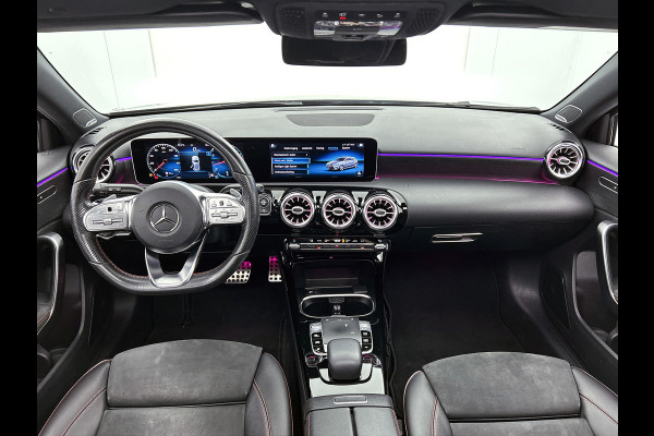 Mercedes-Benz A-Klasse 220 AMG Premium(BOM VOL, Pano, SfeerV, Burmester Audio, StoelV, Camera, Navi, PDC V+A, Etc)