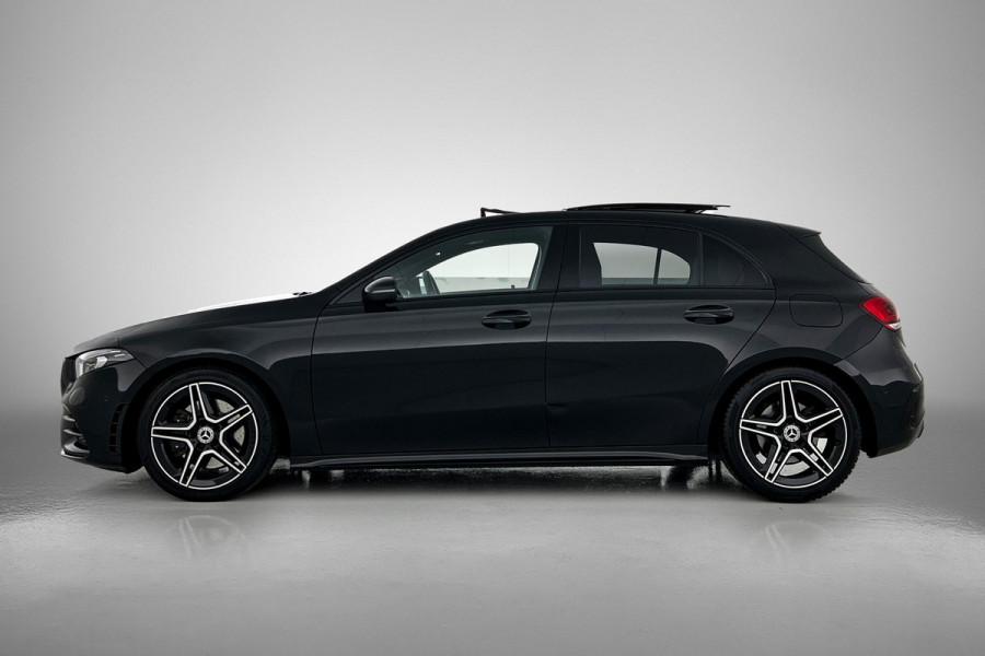 Mercedes-Benz A-Klasse 220 AMG Premium(BOM VOL, Pano, SfeerV, Burmester Audio, StoelV, Camera, Navi, PDC V+A, Etc)