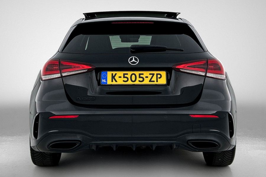 Mercedes-Benz A-Klasse 220 AMG Premium(BOM VOL, Pano, SfeerV, Burmester Audio, StoelV, Camera, Navi, PDC V+A, Etc)