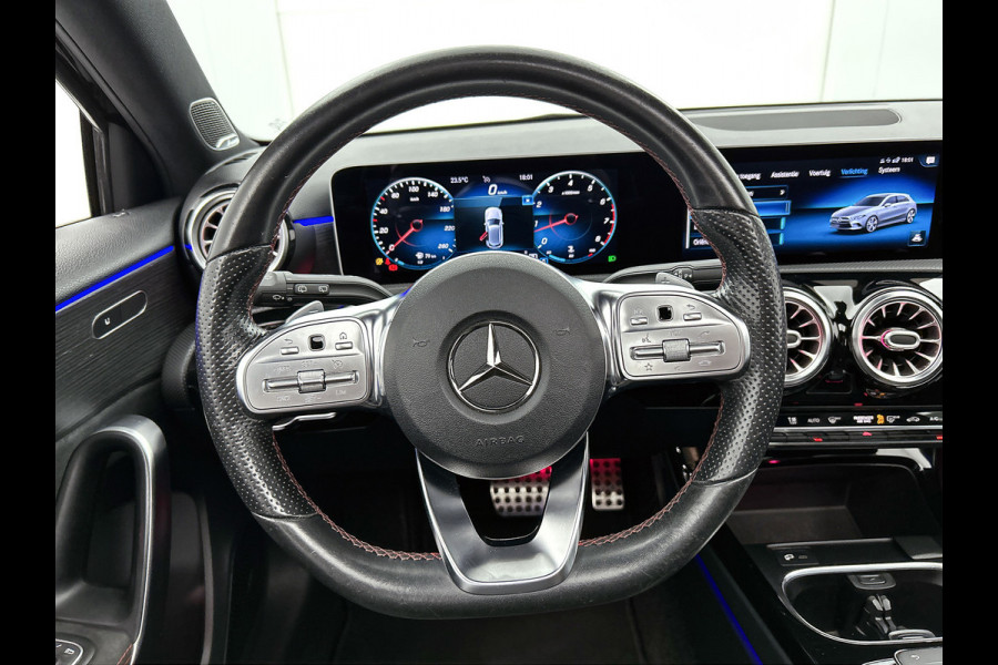 Mercedes-Benz A-Klasse 220 AMG Premium(BOM VOL, Pano, SfeerV, Burmester Audio, StoelV, Camera, Navi, PDC V+A, Etc)