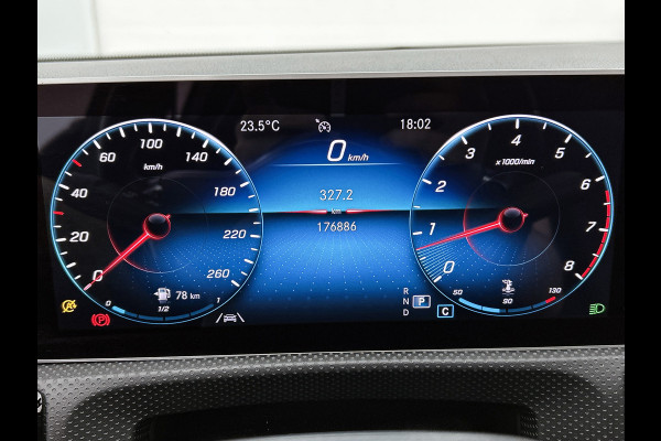 Mercedes-Benz A-Klasse 220 AMG Premium(BOM VOL, Pano, SfeerV, Burmester Audio, StoelV, Camera, Navi, PDC V+A, Etc)