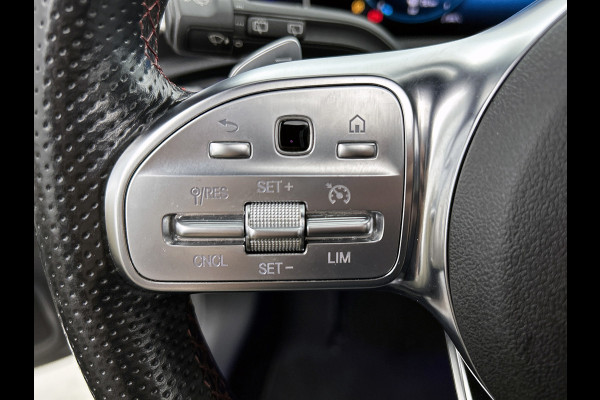 Mercedes-Benz A-Klasse 220 AMG Premium(BOM VOL, Pano, SfeerV, Burmester Audio, StoelV, Camera, Navi, PDC V+A, Etc)