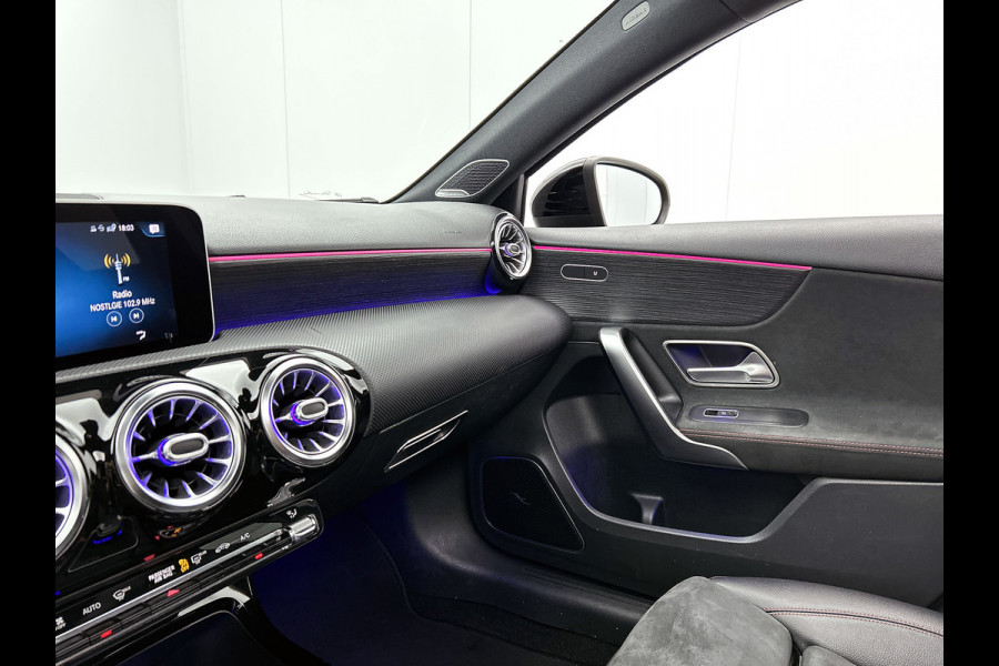Mercedes-Benz A-Klasse 220 AMG Premium(BOM VOL, Pano, SfeerV, Burmester Audio, StoelV, Camera, Navi, PDC V+A, Etc)