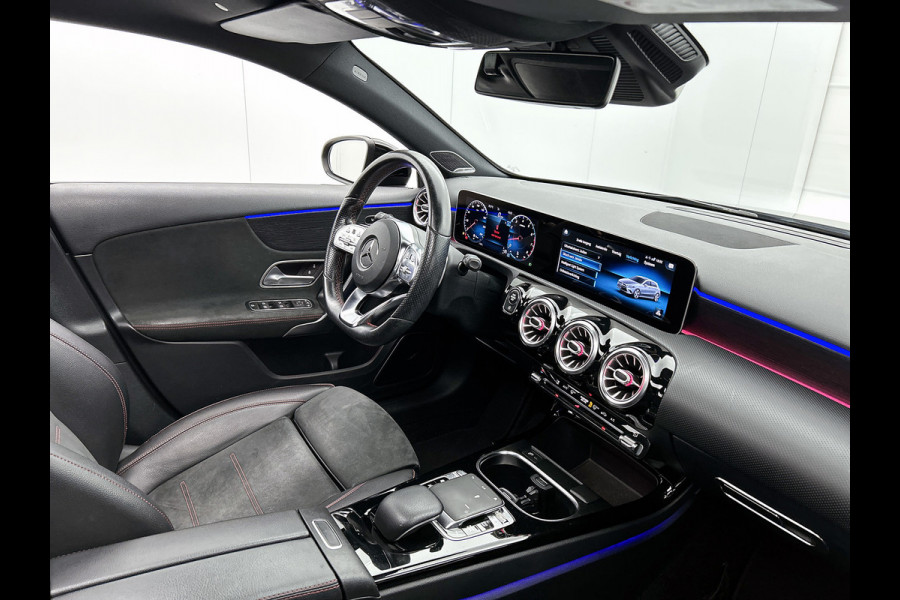 Mercedes-Benz A-Klasse 220 AMG Premium(BOM VOL, Pano, SfeerV, Burmester Audio, StoelV, Camera, Navi, PDC V+A, Etc)