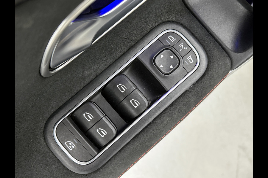 Mercedes-Benz A-Klasse 220 AMG Premium(BOM VOL, Pano, SfeerV, Burmester Audio, StoelV, Camera, Navi, PDC V+A, Etc)