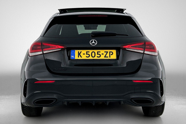 Mercedes-Benz A-Klasse 220 AMG Premium(BOM VOL, Pano, SfeerV, Burmester Audio, StoelV, Camera, Navi, PDC V+A, Etc)