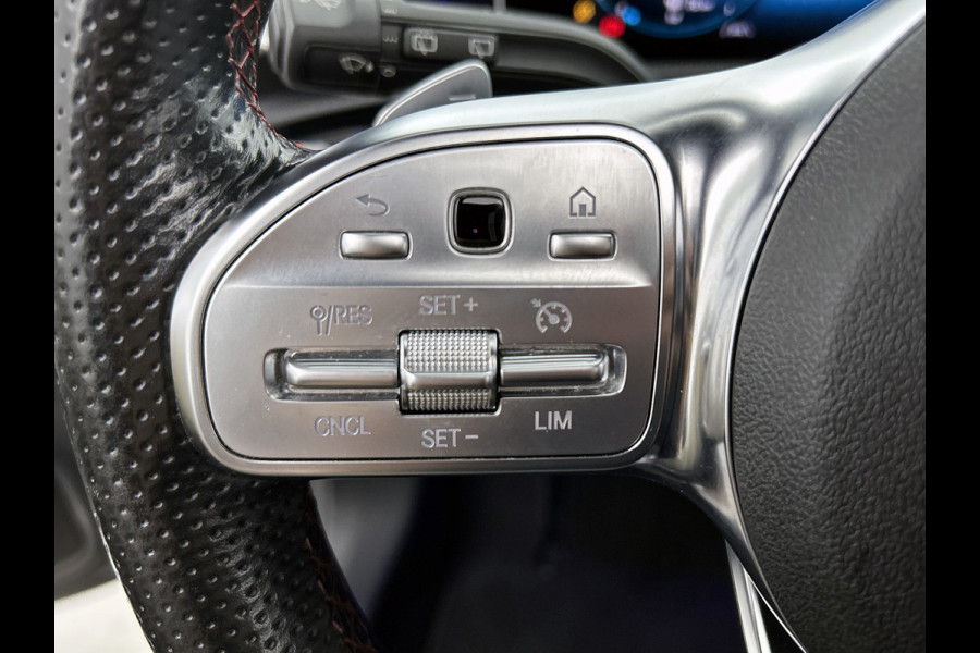Mercedes-Benz A-Klasse 220 AMG Premium(BOM VOL, Pano, SfeerV, Burmester Audio, StoelV, Camera, Navi, PDC V+A, Etc)