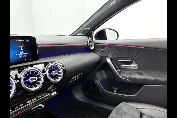 Mercedes-Benz A-Klasse 220 AMG Premium(BOM VOL, Pano, SfeerV, Burmester Audio, StoelV, Camera, Navi, PDC V+A, Etc)