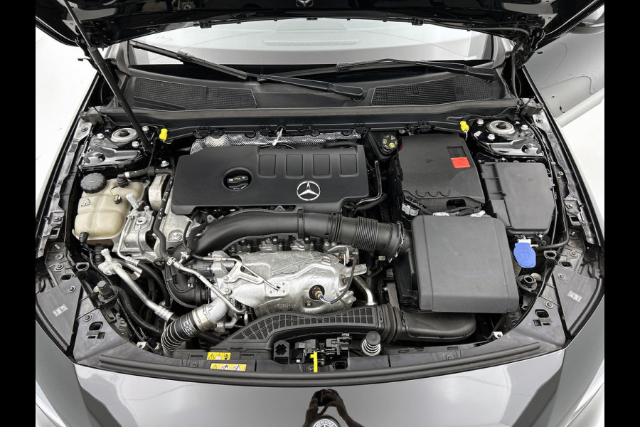Mercedes-Benz A-Klasse 220 AMG Premium(BOM VOL, Pano, SfeerV, Burmester Audio, StoelV, Camera, Navi, PDC V+A, Etc)