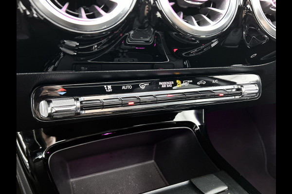 Mercedes-Benz A-Klasse 220 AMG Premium(BOM VOL, Pano, SfeerV, Burmester Audio, StoelV, Camera, Navi, PDC V+A, Etc)