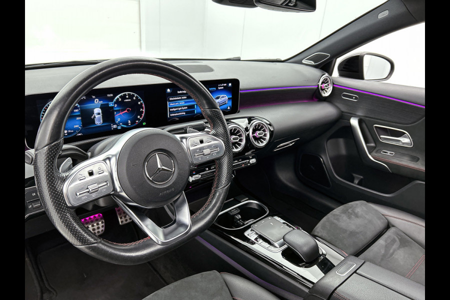Mercedes-Benz A-Klasse 220 AMG Premium(BOM VOL, Pano, SfeerV, Burmester Audio, StoelV, Camera, Navi, PDC V+A, Etc)