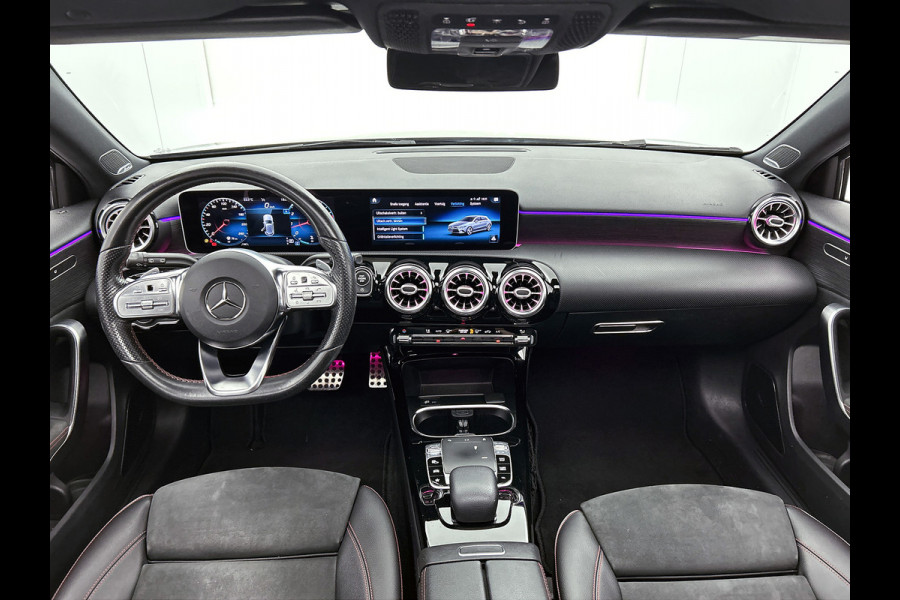 Mercedes-Benz A-Klasse 220 AMG Premium(BOM VOL, Pano, SfeerV, Burmester Audio, StoelV, Camera, Navi, PDC V+A, Etc)