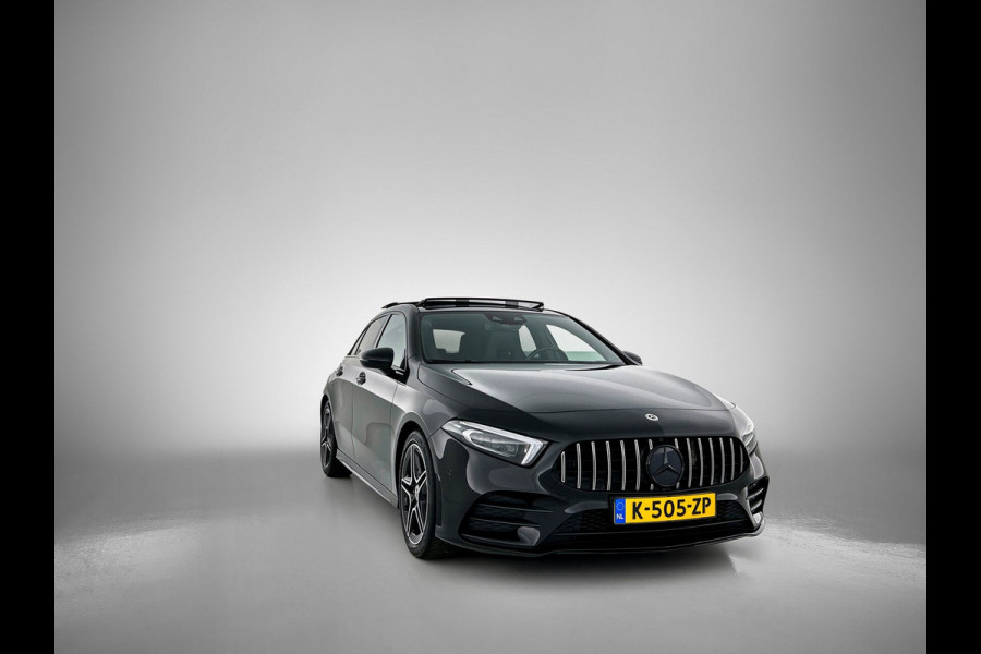 Mercedes-Benz A-Klasse 220 AMG Premium(BOM VOL, Pano, SfeerV, Burmester Audio, StoelV, Camera, Navi, PDC V+A, Etc)