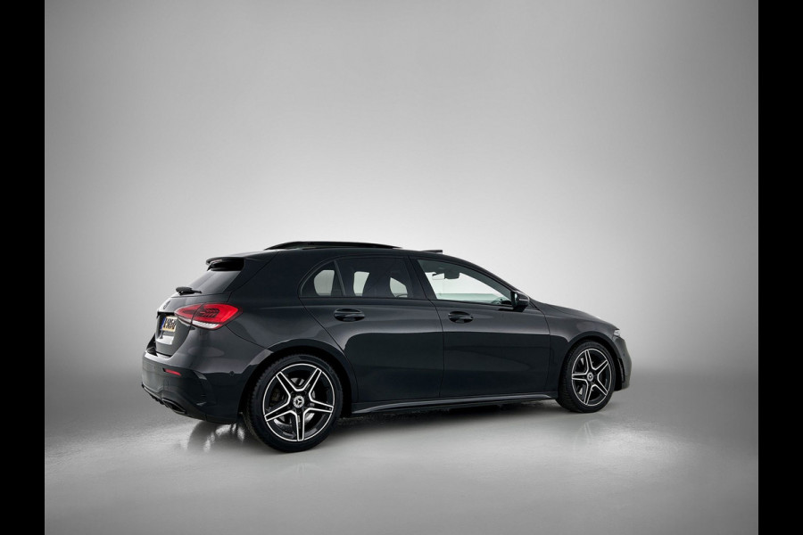 Mercedes-Benz A-Klasse 220 AMG Premium(BOM VOL, Pano, SfeerV, Burmester Audio, StoelV, Camera, Navi, PDC V+A, Etc)