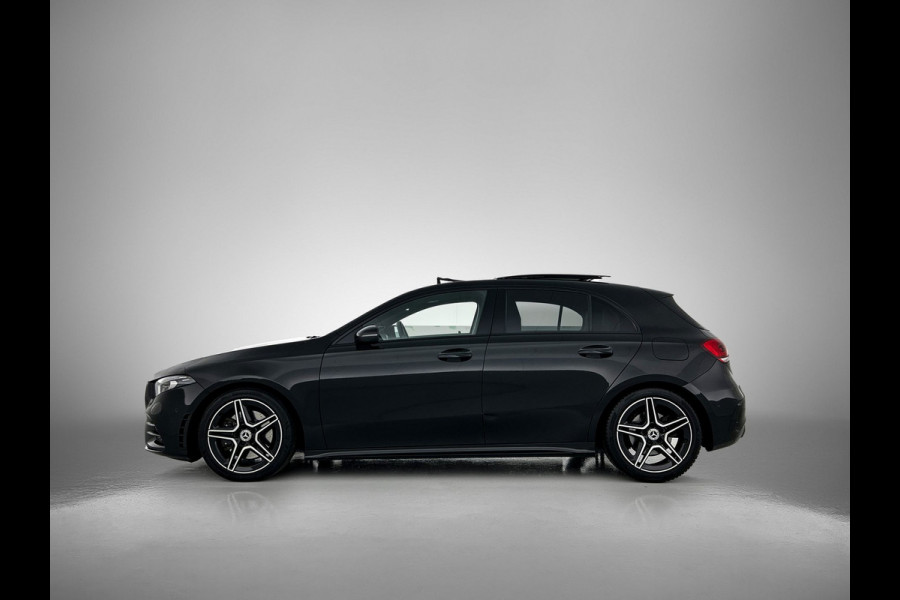 Mercedes-Benz A-Klasse 220 AMG Premium(BOM VOL, Pano, SfeerV, Burmester Audio, StoelV, Camera, Navi, PDC V+A, Etc)