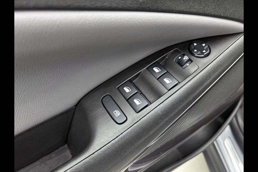 Opel Crossland X 1.2 Turbo Innovation(NL-auto, Perfect OnderH, Trekhaak, Carplay/ Android, Camera, SfeerV, Lane Assit, Navi, Etc)