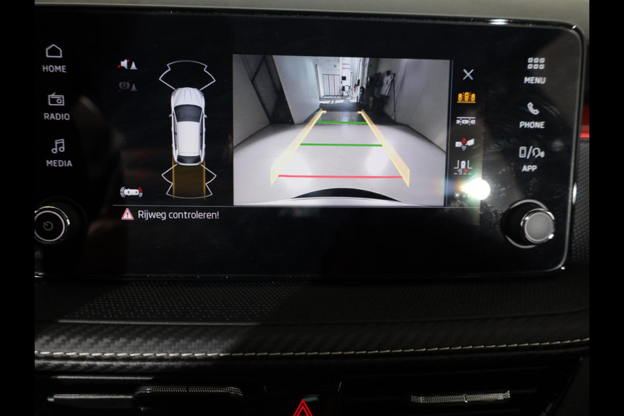 Škoda Fabia 1.0 TSI Monte Carlo 115 pk Automaat (DSG) | Verlengde garantie | Navigatie via App | Panoramadak | Parkeersensoren | Achteruitrijcamera | Stoelverwarming |