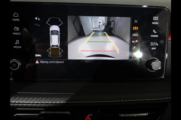 Škoda Fabia 1.0 TSI Monte Carlo 115 pk Automaat (DSG) | Verlengde garantie | Navigatie via App | Panoramadak | Parkeersensoren | Achteruitrijcamera | Stoelverwarming |
