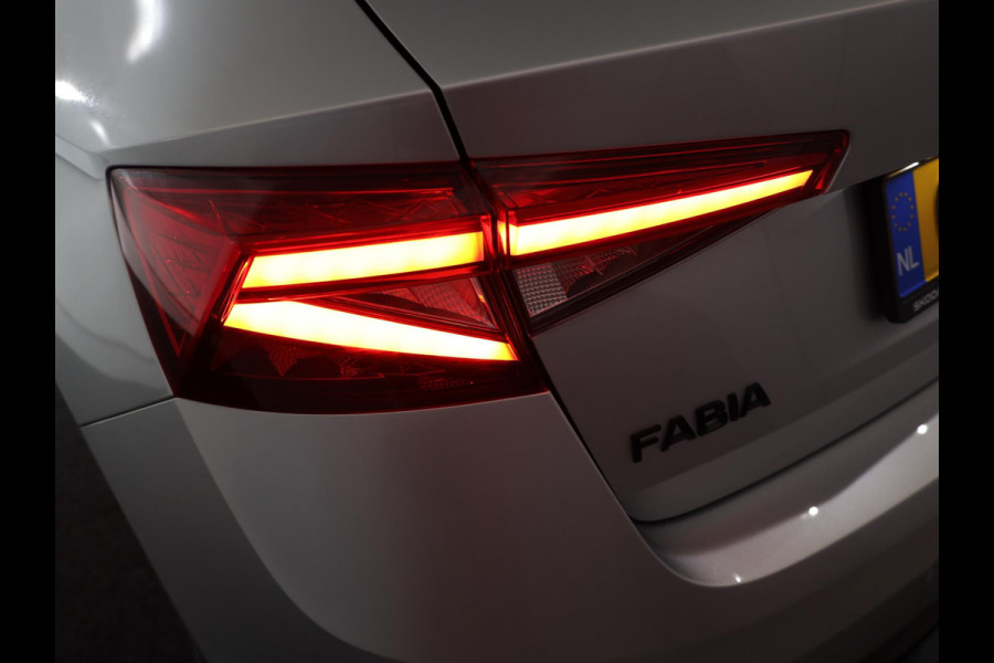 Škoda Fabia 1.0 TSI Monte Carlo 115 pk Automaat (DSG) | Verlengde garantie | Navigatie via App | Panoramadak | Parkeersensoren | Achteruitrijcamera | Stoelverwarming |