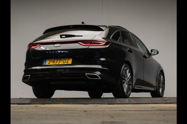 Kia ProCeed 1.4 T-GDI GT-PlusLine (PANORAMADAK,APPLE CARPLAY,XENON,STOEL/STUURVERWARMING,SPORTSTOELEN,CAMERA,DODEHOEK,NETTE STAAT)
