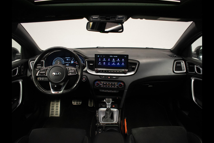 Kia ProCeed 1.4 T-GDI GT-PlusLine (PANORAMADAK,APPLE CARPLAY,XENON,STOEL/STUURVERWARMING,SPORTSTOELEN,CAMERA,DODEHOEK,NETTE STAAT)