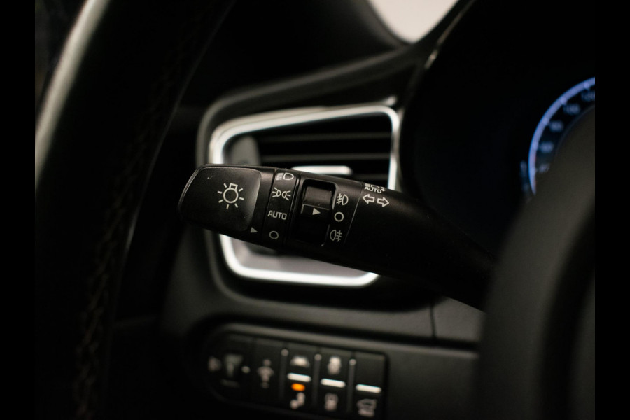 Kia ProCeed 1.4 T-GDI GT-PlusLine (PANORAMADAK,APPLE CARPLAY,XENON,STOEL/STUURVERWARMING,SPORTSTOELEN,CAMERA,DODEHOEK,NETTE STAAT)