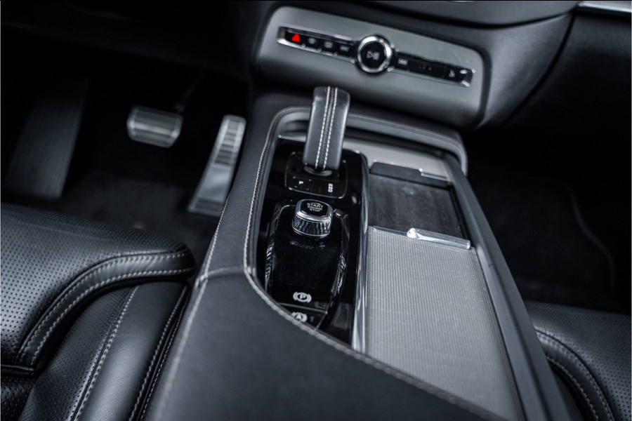 Volvo XC90 2.0 T8 Recharge AWD R-Design - Panorama | Luchtvering | B&W | Memory | Elek. Trekhaak | Stoelkoeling | Massage