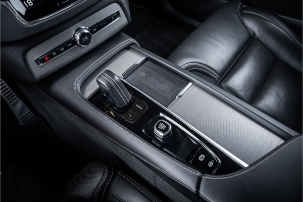 Volvo XC90 2.0 T8 Recharge AWD R-Design - Panorama | Luchtvering | B&W | Memory | Elek. Trekhaak | Stoelkoeling | Massage