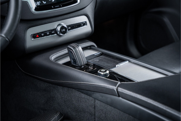 Volvo XC90 2.0 T8 Recharge AWD R-Design - Panorama | Luchtvering | B&W | Memory | Elek. Trekhaak | Stoelkoeling | Massage