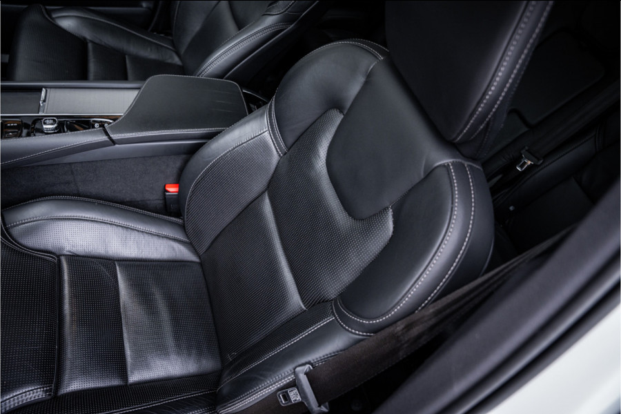 Volvo XC90 2.0 T8 Recharge AWD R-Design - Panorama | Luchtvering | B&W | Memory | Elek. Trekhaak | Stoelkoeling | Massage