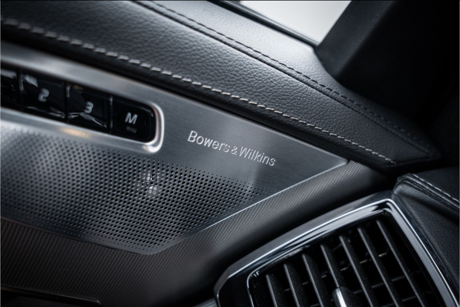 Volvo XC90 2.0 T8 Recharge AWD R-Design - Panorama | Luchtvering | B&W | Memory | Elek. Trekhaak | Stoelkoeling | Massage